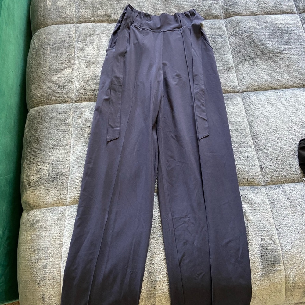 Lululemon wide leg trouser pants sz 4